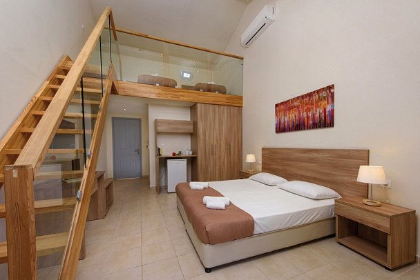 Olympion Village Hotel - Wohnbeispiel Maisonette Gartenblick (Zimmercodierung MBG)