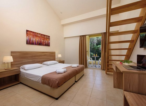 Olympion Village Hotel - Wohnbeispiel Maisonette Gartenblick (Zimmercodierung MBG)