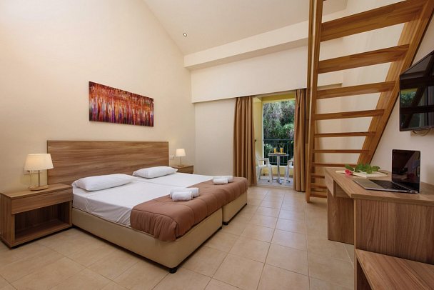 Olympion Village Hotel - Wohnbeispiel Maisonette Gartenblick (Zimmercodierung MBG)