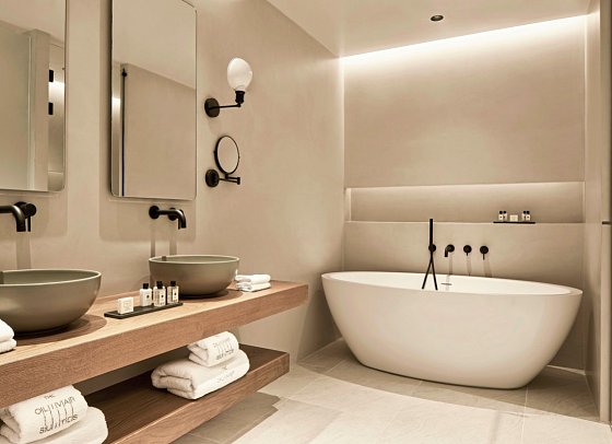 The Olivar Suites - Badbeispiel Suite Riviera Meerblick (Zimmercodierung W5M)