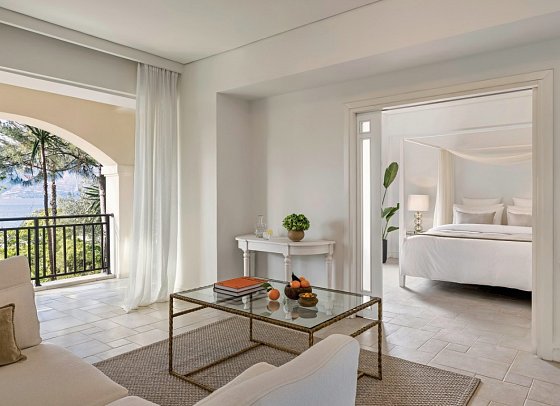 Grecotel Eva Palace - Wohnbeispiel Bungalow Deluxe Suite seitl. Meerblick (Zimmercodierung BDN)