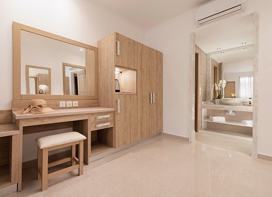 Mythos Panorama - Wohnbeispiel Juniorsuite Privatpool (Zimmercodierung J1R)