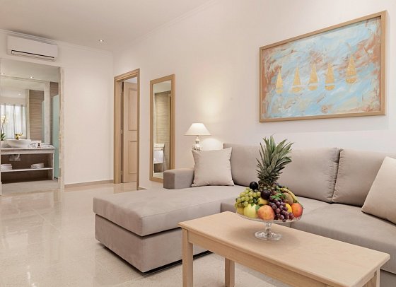 Mythos Panorama - Wohnbeispiel Juniorsuite Privatpool (Zimmercodierung J1R)