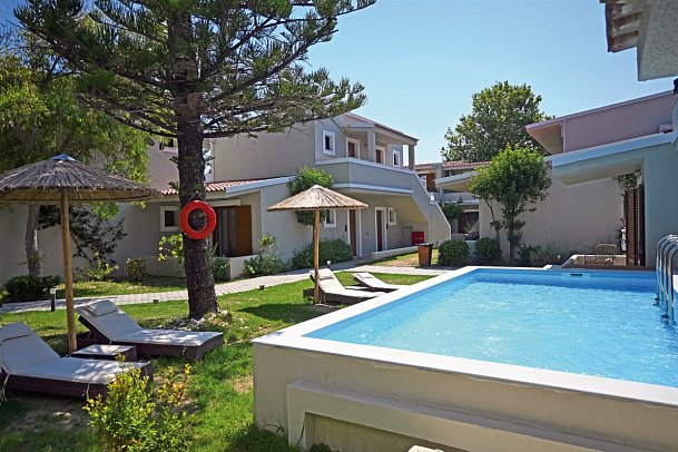 Corfu Acharavi by Wyndham - Wohnbeispiel Doppelzimmer Gemeinschafts-Plunge Pool (Zimmercodierung DB3)