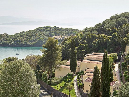 Grecotel Daphnila Bay - Wohnbeispiel Bungalow Family Paradiso Front Row Sea Side (Zimmercodierung BI4)