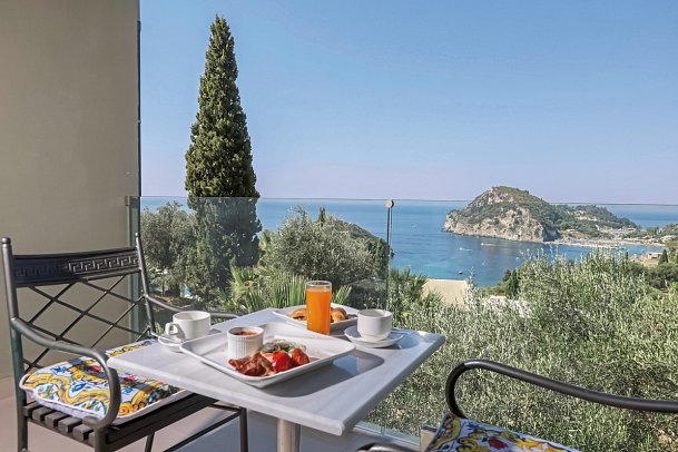 Paleokastritsa Palace - Wohnbeispiel Doppelzimmer seitl. Meerblick (Zimmercodierung D1N)