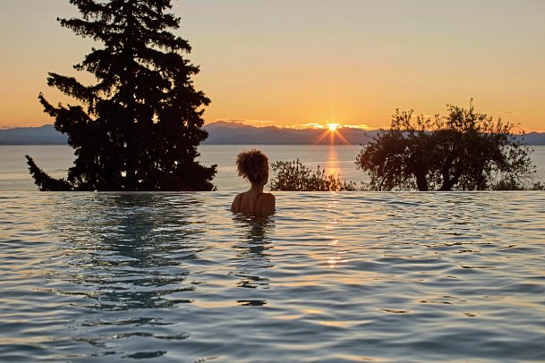 Nido, Mar-Bella Collection