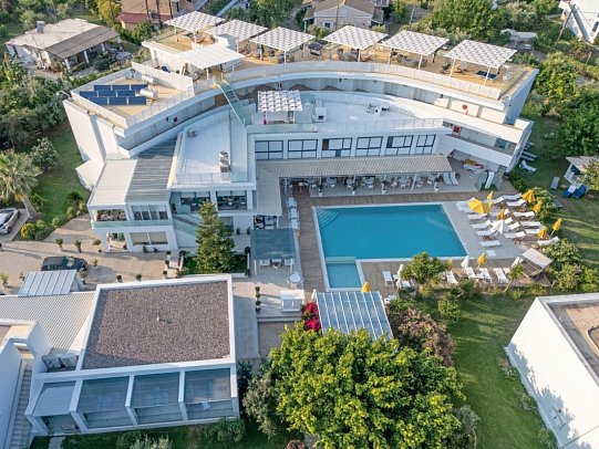 Nasos Hotel & Resort