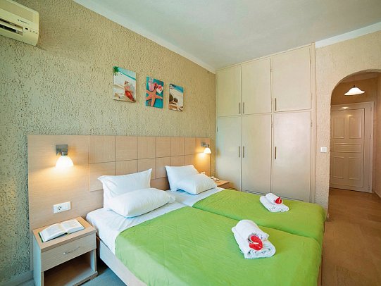 Alkionis - Wohnbeispiel Doppelzimmer Gartenblick (Zimmercodierung DBG)