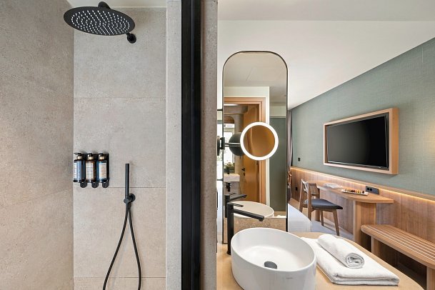 Sentido Apollo Palace - Badbeispiel Doppelzimmer Deluxe (Zimmercodierung DD1)