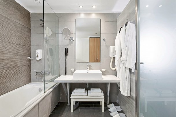 Sentido Apollo Palace - Badbeispiel Familienzimmer (Zimmercodierung FB1)