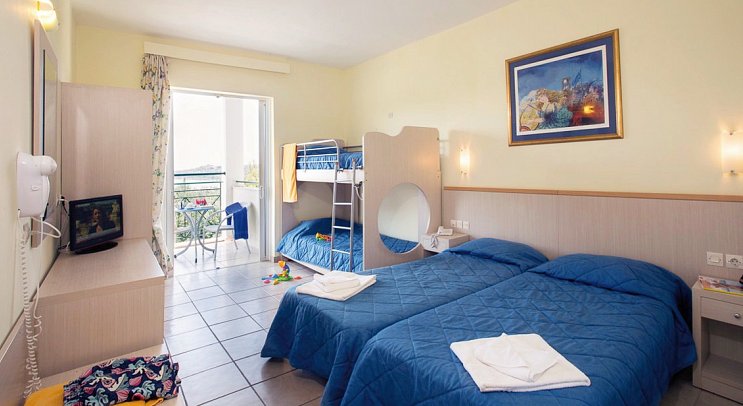 Mareblue Beach Corfu Resort - Wohnbeispiel Familienzimmer Gartenblick (Zimmercodierung FBG)