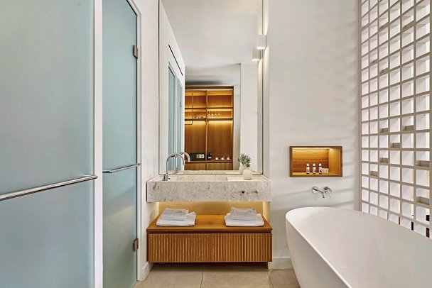 San Antonio Corfu Resort - Badbeispiel Junior Suite Fabulous Buchtblick (Zimmercodierung J1M)