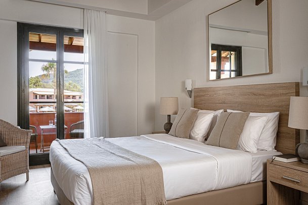 Grecotel LUXME Costa Botanica - Wohnbeispiel Bungalow Botanica Loft Balkon (Zimmercodierung BBG)