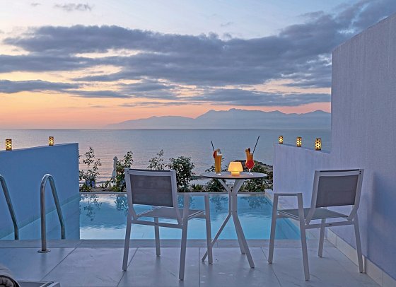 Ibiscus Hotel Corfu - Wohnbeispiel Suite Meerblick Privatpool (Zimmercodierung W1R)