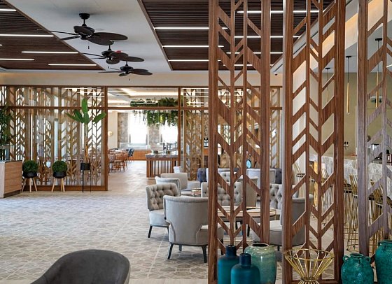 Almyros Beach Resort & Spa