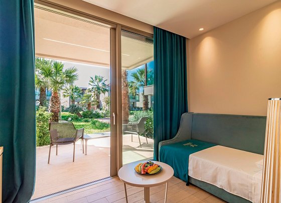 Almyros Beach Resort & Spa - Wohnbeispiel Familienzimmer Gartenblick (Zimmercodierung F2G)