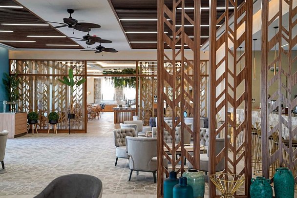 Almyros Beach Resort & Spa