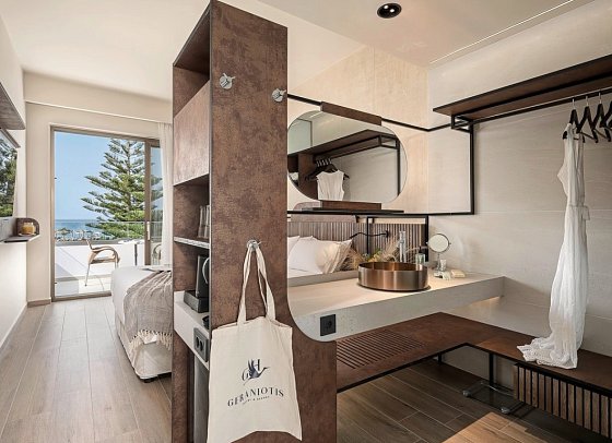 Geraniotis Beach - Wohnbeispiel Doppelzimmer Superior seitl. Meerblick (Zimmercodierung DSN)