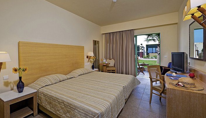 Giannoulis Grand Bay Beach Resort