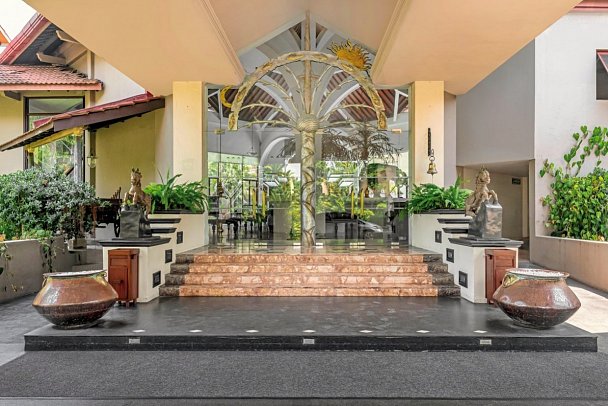 Royal Palms Beach Hotel