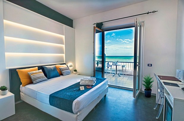 La Battigia - Wohnbeispiel Doppelzimmer Deluxe Meerblick (Zimmercodierung UDM)