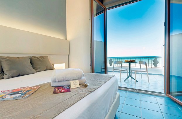 La Battigia - Wohnbeispiel Doppelzimmer Deluxe Meerblick (Zimmercodierung UDM)