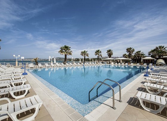 Dioscuri Bay Palace