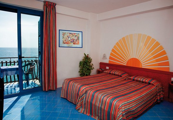 Baia degli Dei - Wohnbeispiel Doppelzimmer Meerblick (Zimmercodierungen D1N & DBM)