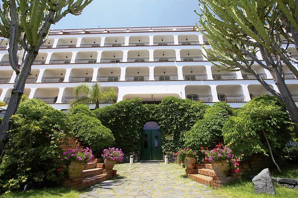 Delta Hotels by Marriott Giardini Naxos - Außenansicht