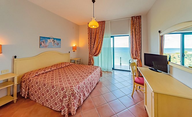 Santa Lucia Le Sabbie d'Oro - Wohnbeispiel Doppelzimmer Meerblick (Zimmercodierung DBM)