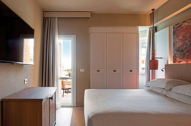 Mangia’s Brucoli, Sicily, Autograph Collection - Wohnbeispiel Doppelzimmer Deluxe Swim Up (Zimmercodierung DD2)