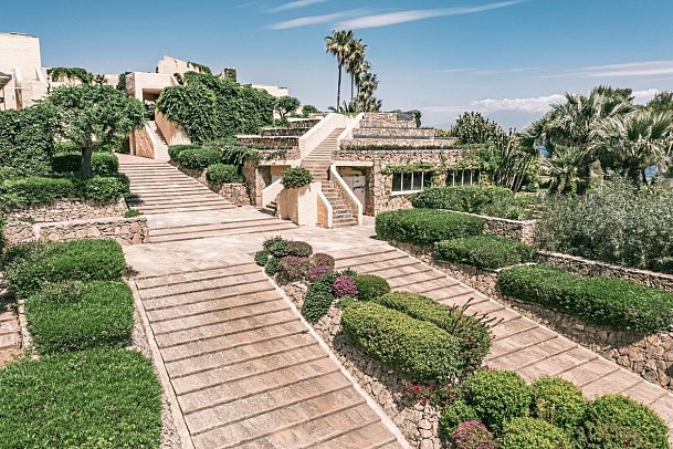 Mangia’s Brucoli, Sicily, Autograph Collection