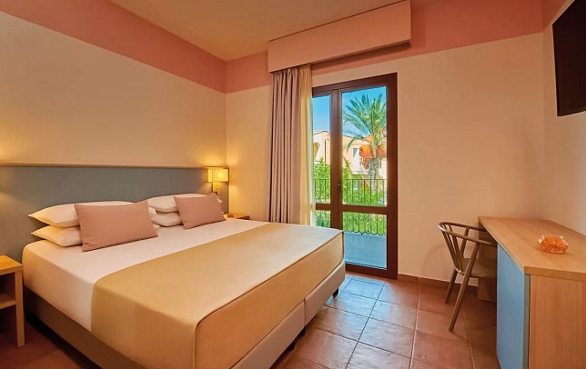 Serenusa Resort - Wohnbeispiel Doppelzimmer Balkon (Zimmercodierung DB2)