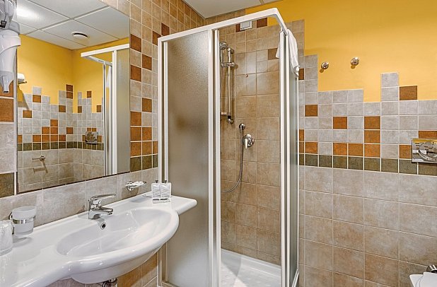 Serenusa Resort - Wohnbeispiel Vierbettzimmer Superior Balkon (Zimmercodierung RS2)