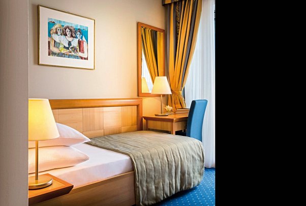 Aminess Grand Azur Hotel - Wohnbeispiel Einzelzimmer Meerseite (Zimmercodierung EBC)