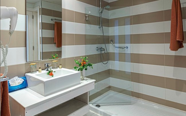 Seabel Rym Beach - Wohnbeispiel Bad (Zimmercodierungen DB1, DC1, DE1, RB1 & DSM)