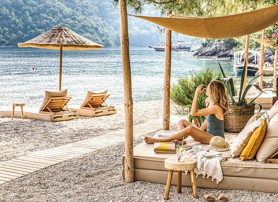 Hillside Beach Club