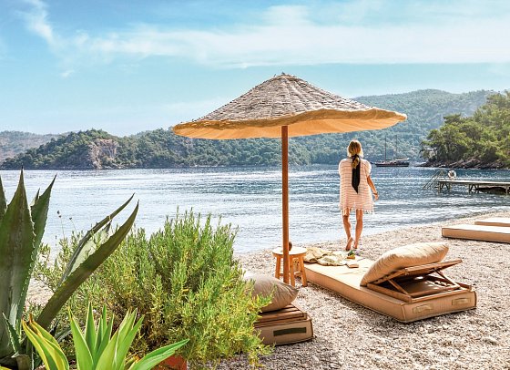 Hillside Beach Club