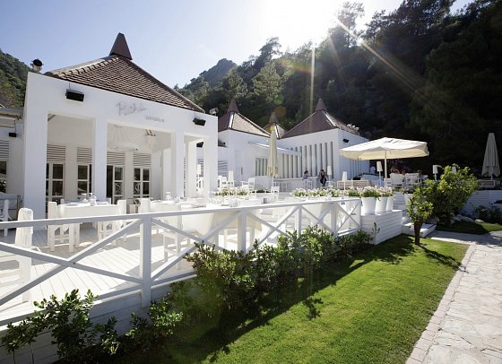 Hillside Beach Club