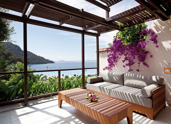 Hillside Beach Club