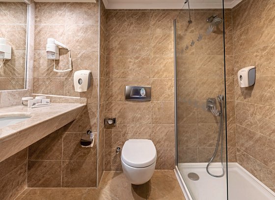 Labranda Mares Marmaris - Beispiel Bad Doppelzimmer Meerblick (Zimmercodierungen DBM & DCM)