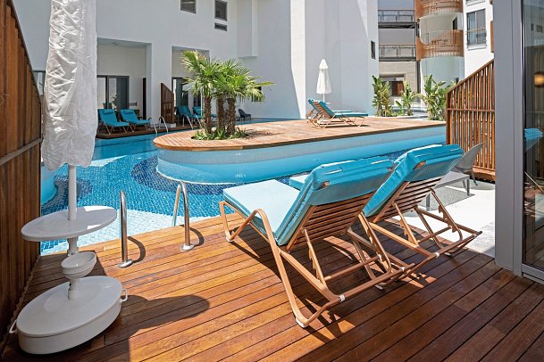 Liberty Fabay - Beispiel Terrasse Zimmer mit direktem Poolzugang (Zimmercodierungen D2P, DC2, D4P, DC4 & FB2)