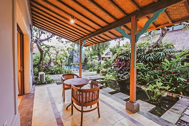 Bebek Cottage Sanur - Beispiel Terrasse Premier (Zimmercodierung UM1)
