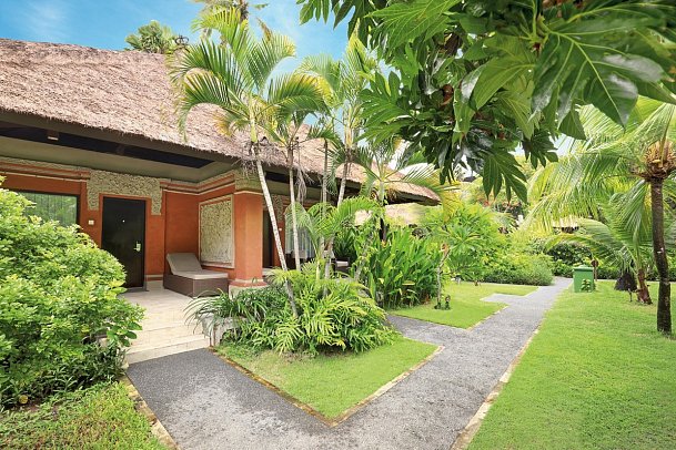 Legian Beach Hotel - Terrassenbeispiel Deluxe Garden Bungalow (Zimmercodierung BDG)