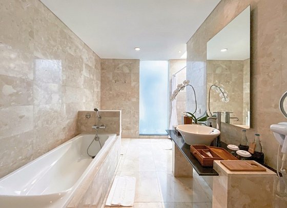 Legian Beach Hotel - Beispiel Bad Deluxe Garden Bungalow (Zimmercodierung BDG)