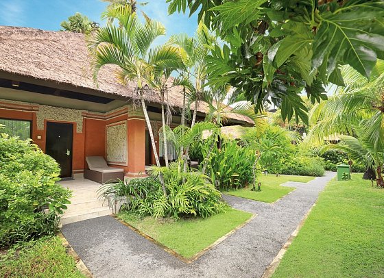 Legian Beach Hotel - Terrassenbeispiel Deluxe Garden Bungalow (Zimmercodierung BDG)