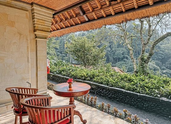 Tjampuhan Hotel & Spa - Beispiel Balkon Premier Raja (Zimmercodierung UM1)