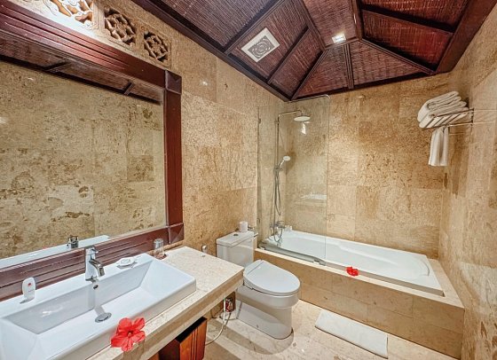 Tjampuhan Hotel & Spa - Beispiel Bad Premier Raja (Zimmercodierung UM1)