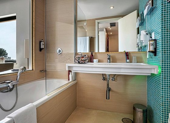 Pestana Dom João II Beach & Golf Resort - Beispiel Bad Doppelzimmer Deluxe (Zimmercodierungen DD3, DC1, D2N, D2M, DCN & DCM)